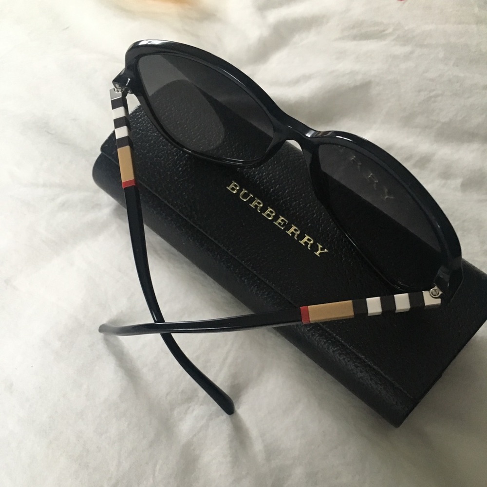 Sold❌Burberry B 4197 Black Polarized Sunglasses